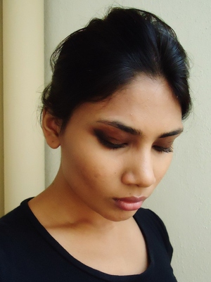 This tutorial is a celebrity inspired look of priyanka chopra, which was on the cover of Vogue India released in dec 2011.

http://antique-purple.blogspot.com/2012/06/celebrity-inspired-priyanka-chopra.html