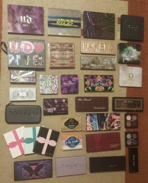 here is my eye shadow palette collection! my UD gwen stefani palette got forgotten for the picture hahaha