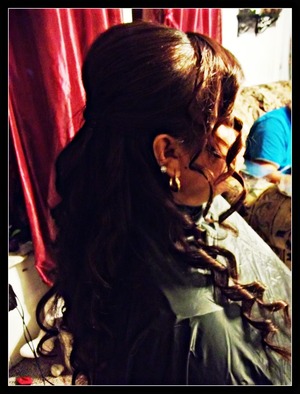 my Aunts wedding hairstyle 
for the big Day on Saturday:)