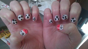 I still adore this nail art..
very easy to do, and at children love it!