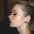 Red Lip Winged Liner 