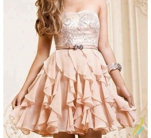 This is a gorgeous dress, beautiful for parties, being honest, I'd wear this totally!
                                            ~Emma