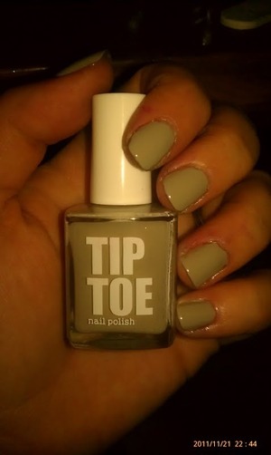 NOTD 11/21/11

Tip Toe from Old Navy in Pointe Taupe