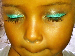 Fun summery look....love that my lil girl lets me practice :)