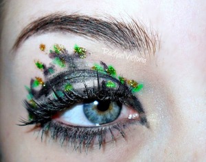Tree eye makeup