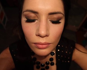 This is my bronze to brown smokey eyes make up. I opted for the nude lips because this smokey is enough alone :-) with a strong colour on my lips i think that will result too much.

don't forget to follow me on instagram: Francescadn92