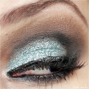 Os glitters da Dailus Color e seu efeito na maquiagem, vem ver > http://tudoorna.com/2013/06/04/glitter-da-dailus-color-e-seu-efeito-nas-maquiagens/