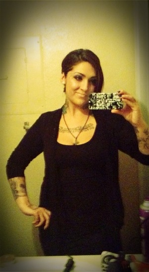 I've never been into takin pics but I'm trying lol... Outfit to go to the movies with my mommy :) 