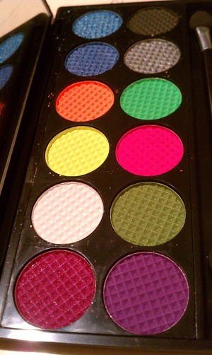 Cant wait to experiment!! -- Just got Sleek's Acid Palette (LE) in the mail. ordered it off ebay (:
http://www.sleekmakeup.com/en/products/acid-i-divine-palette-221.aspx