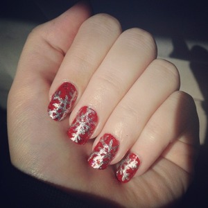 Some wintery nails to get you into the holiday spirit. 