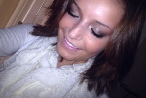 Smoky Brown eyeshadow for a winter look.