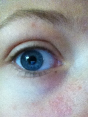 Okay so this is what my actual eye looks like without makeup (ignore my profile pic please >.< )