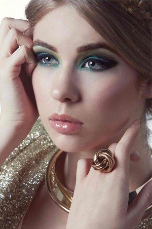 Jordana Abisdris - Photographer 
Corie Walsh- Photographer
Tricia VanGessel- Hair/Styling/Retouching 
Neenah Mari- Make-up
Tyler Vines- Model