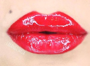 the beautiful red color that Mac compliments for Riri