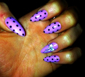 Poka dot nails with bows 