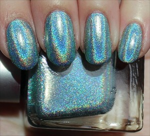 See more swatches & my review here: http://www.swatchandlearn.com/urban-oufitters-green-holo-swatches-review/