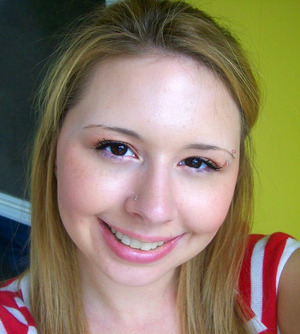 http://alittlepowder.blogspot.com/2012/03/my-look-georgia-peach.html