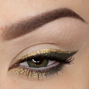 Gold eyeliner deals