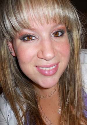 Used the Urban Decay Naked Palette and Maybelline's Bronze Glitz Trio
http://bierbunny.blogspot.com/2011/10/tutorial-fall-inspired-look.html
