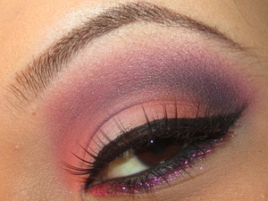 http://tinamarieonline.blogspot.com/2011/10/autumn-rose-with-pop-of-glitter-makeup.html