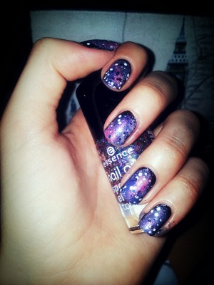 glittery galaxy nails. ★♡