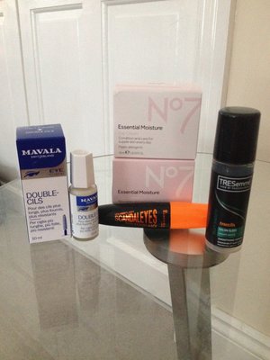 Got these goodies today in Boots (UK). Cant wait to see the results of the eyelash serum, will find out in thirty days! 