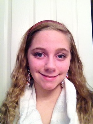 Make sure you look pretty for christmas!! I got the headband and earrings at Clare's