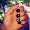 Short Black gel nails w/daisys 