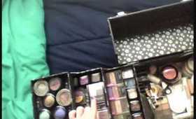 Room Tour and What Makeup I Brought to My Dorm