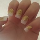 goldand white nails 