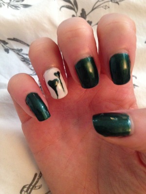 Emerald green shellac with a white detail and heart balloon type things...