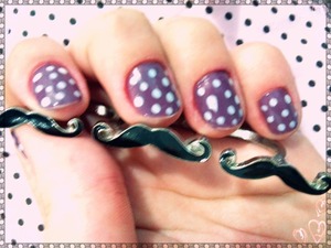 Cute and sweet nail art for short nails with pretty mustache 3-fingers ring. All nail designs are original and made by myself. They all belong to my nail album ESMALTADAS. Brazilian nail polish: Risqué/Violeta chic!/Clássicos da Risqué; Risqué/Classic/Clássicos da Risqué. 