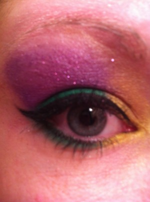 A blend on Mac pigments and Mac glitter for a festive look.