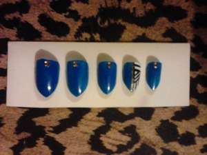 go to http://www.etsy.com/shop/JennysObsession to purchase these nails!