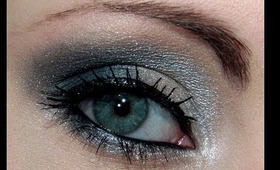 New Years Eve Makeup: Sparkling Navy Eyes