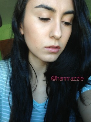 A more natural look (with a bit of contouring to counteract flash photography) for those who don't wear much makeup. 