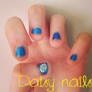 Daisy nails