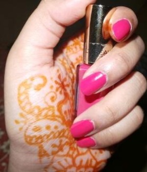 Very pretty bright pink . Absolutely love this for summer ^.^ 