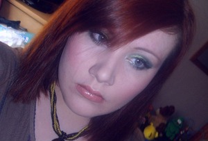 old image about 3 years old, green white eye look , thin blonde brows