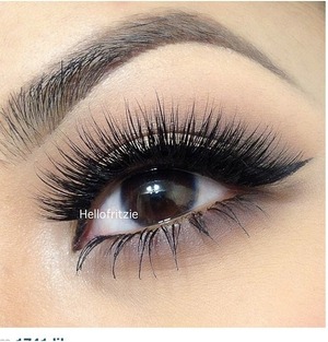 Hellofritzie rocking "Famous" mink lashes from Minxlash.com 