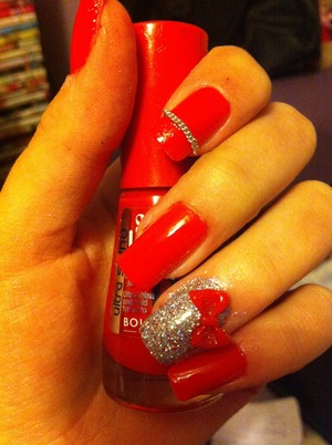 I decided to go with the classic red but add a chain to one finger and glitter and a now to another 