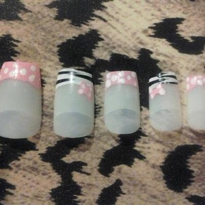 http://etsy.com/shop/JennysObsession
12 predesigned nails for just $4