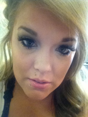 Simple look with dramatic lashes :)