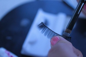 How to apply false lashes!! 

http://www.everydaybeautifulxx.com 