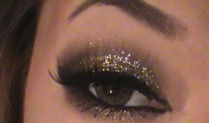 http://www.beautylish.com/v/rwqvic/dine-out-look-tutorial

(Click link above for tutorial <3)