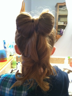 Bow hair I did on my sis :)