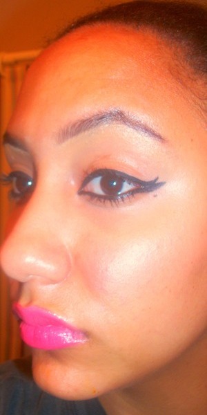 cat eye and pink lip