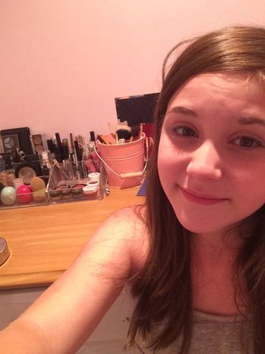 Going to the beach tomorrow, and idk what to do for makeup!!!!!! Any ideas?