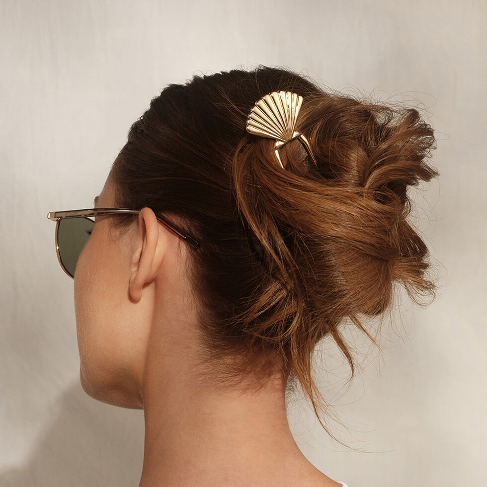 Model wearing Metal Clam Shell French Hair Pin