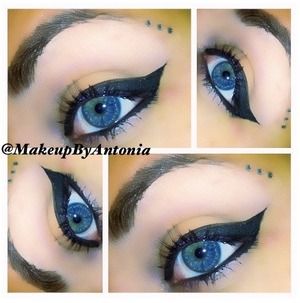 Cat eye with jewels. 